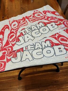 Twilight Eclipse Team Jacob Red and White Duvet Cover (Set Of Two)